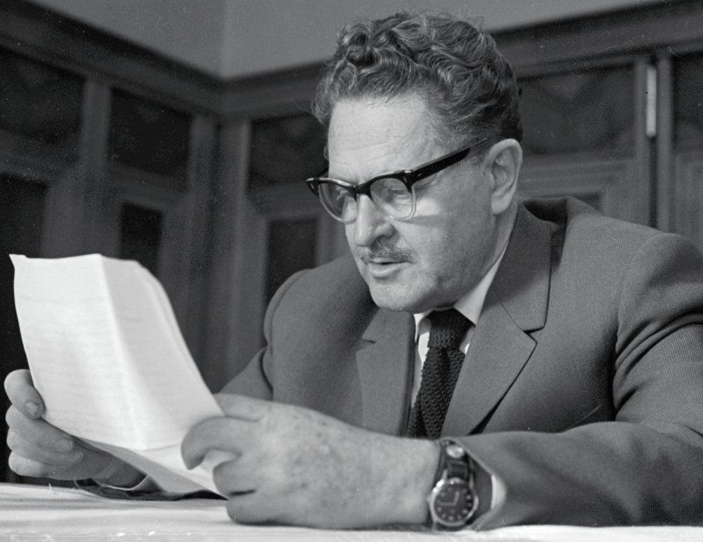 nazim-hikmet-aniliyor-en-guzel-siirleri-ve-sozleri2jpg